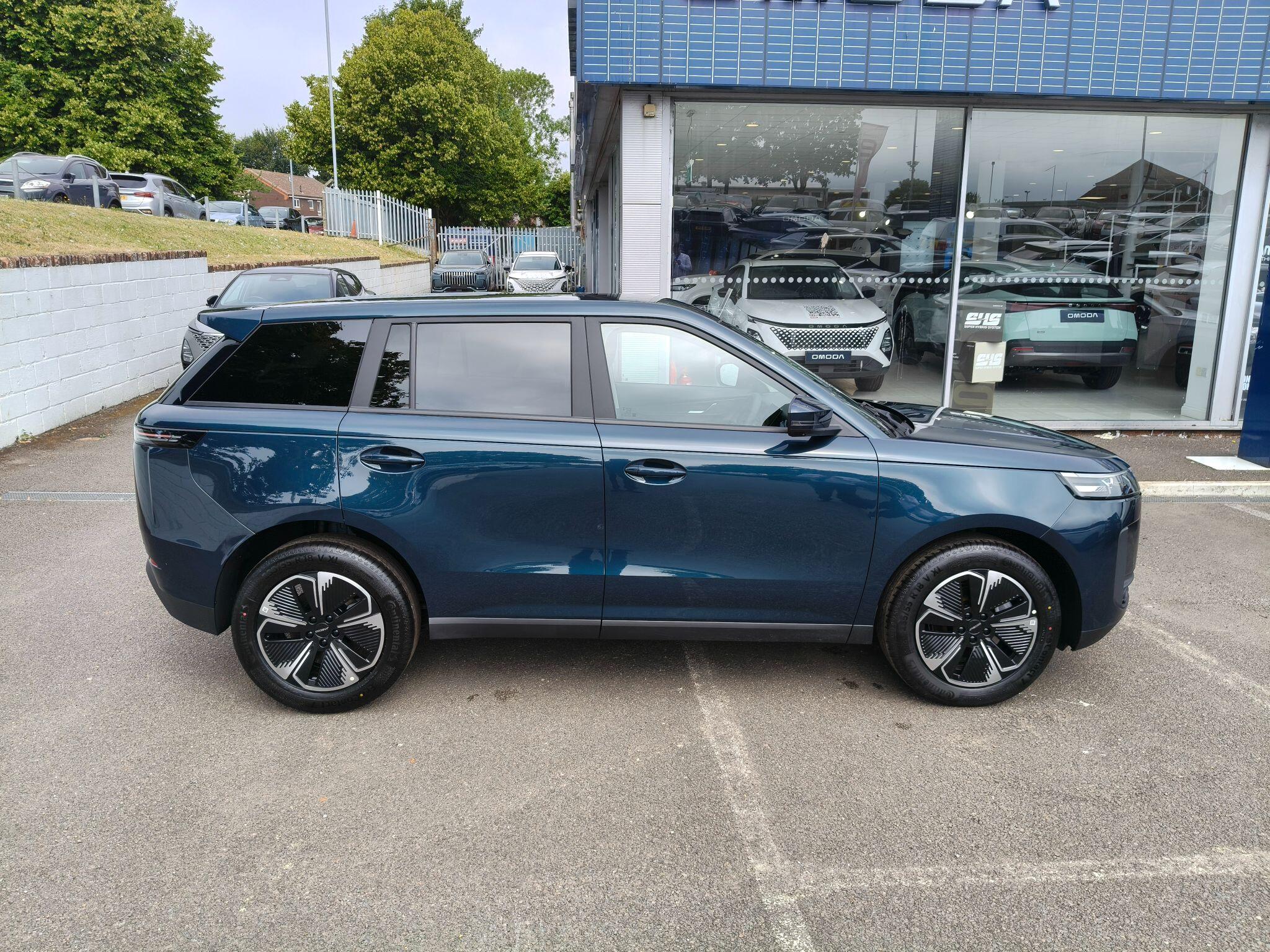 Large vehicle image